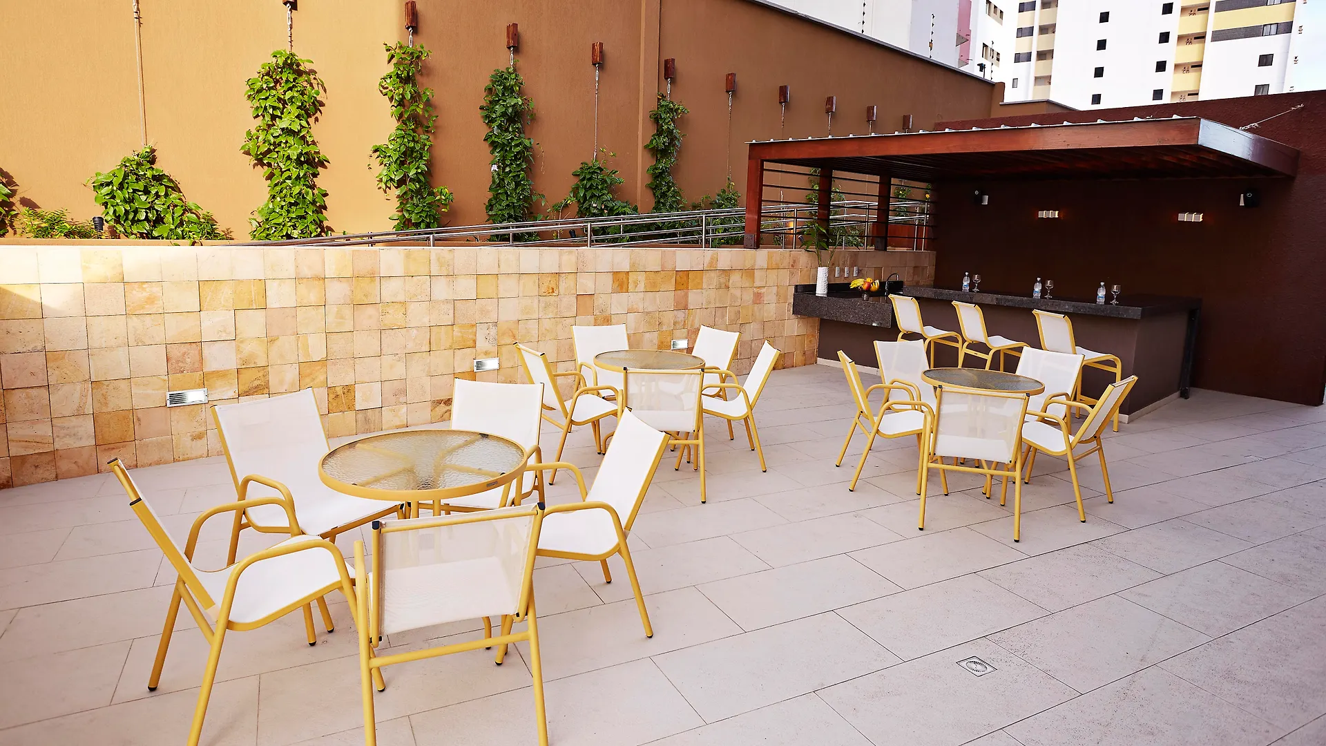 Comfort Hotel & Suites נטאל