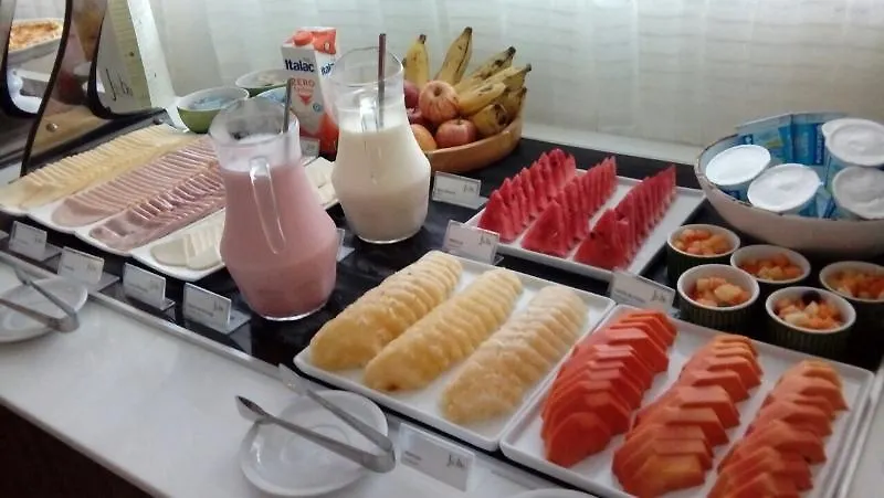 Comfort Hotel & Suites נטאל